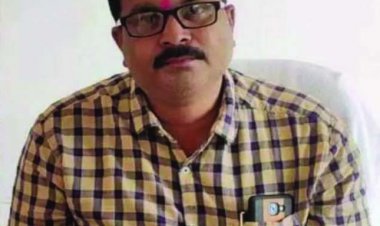 प्राचार्य पर छोड़छाड़ का आरोप, शिकायत लेकर कलेक्टोरेट पहुंची छात्राएं