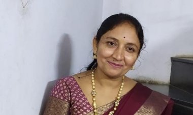 हाथ पकड़ ले चल