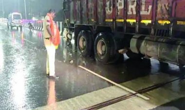 ट्रक के पीछे जा घुसा तेज रफ्तार स्कूटर सवार, पावर हाउस फ्लाई ओवर पर सड़क हादसे में युवक की दर्दनाक मौत