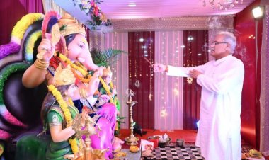 मुख्यमंत्री बघेल ने की गणपति जी की पूजा-अर्चना