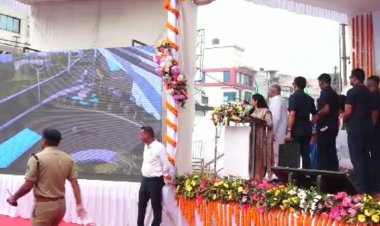 जब मुख्यमंत्री कार्यक्रम छोड़कर ट्रैफिक में फंसी एंबुलेंस को रास्ता देने के लिए मंच से खड़े हो गए.