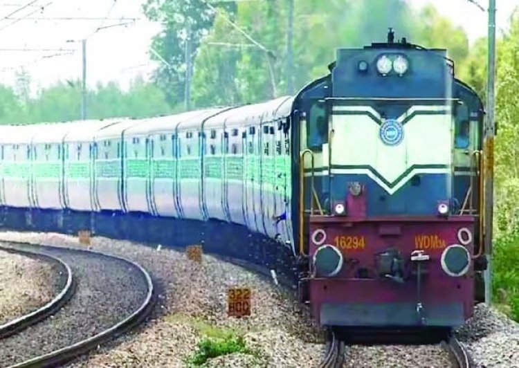 छठ पर बिहार जाने वालों के लिए खुशखबरी, दुर्ग-पटना के बीच दौड़ेगी 'छठ पूजा स्पेशल एक्सप्रेस ट्रेन'