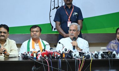 मुख्यमंत्री भूपेश बघेल एवं पीसीसी अध्यक्ष दीपक बैज की पत्रकार वार्ता  धान, रेल, पीएससी सब पर प्रधानमंत्री ने गलत बयानी किया हम नगरनार संयंत्र के निजीकरण का विरोध करेंगे  बस्तर में एम्स खोला जाये- भूपेश बघेल