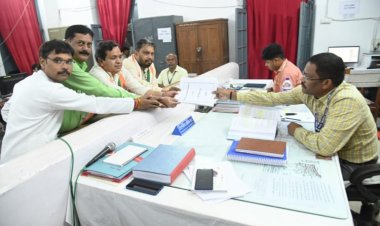 मुकेश चंद्राकर, अरुण वोरा, निर्मल कोसरे सहित दुर्ग में 15 प्रत्याशियों ने नामांकन किए जमा, 16 ने नामांकन खरीदा