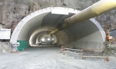 यमुनोत्री NH पर निर्माणाधीन सुरंग में भूस्खलन, 30 से ज्यादा मजदूर फंसे होने की सूचना