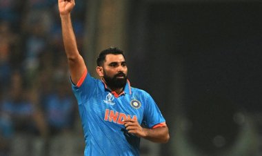 शमी ने खोला खाता, वॉर्नर का विकेट उड़ाया...