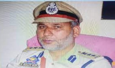 नमाज पढ़ने के दौरान रिटायर्ड पुलिस अफसर आतंकियों  ने बरसाई गोली, मौत