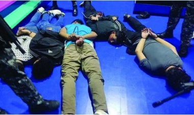 टीवी स्टेडियो में घुसे बंदूकधारी, लाइव प्रसारण के दौरान बंदूकें दिखाकर लोगों को डराया, युद्ध का एलान