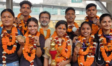 10वीं फेडरेशन कप राष्ट्रीय थाई बॉक्सिंग चैंपियनशिप सह प्रो नाईट फाइट (06 - 08 जनवरी 2024) खण्डवा (मध्यप्रदेश) के 08 स्वर्ण सहित 10 पदक विजेता और "बेस्ट डिसिप्लिन टीम" ट्रॉफी विजेता छ ग दल के रायपुर के सदस्यों का आज रायपुर रेलवे स्टेशन में शानदार स्वागत