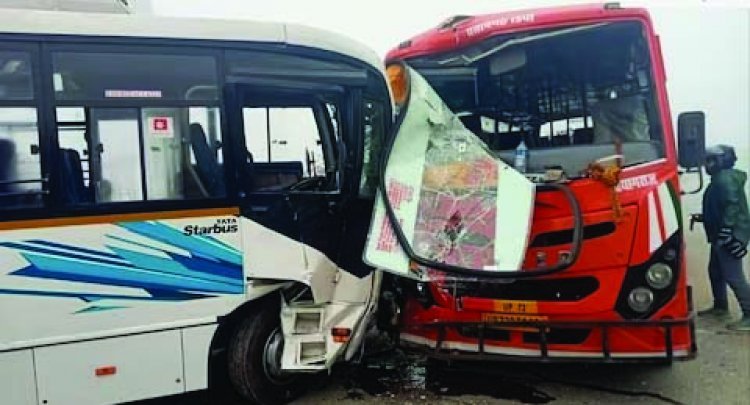 सुबह-सुबह दर्दनाक हादसा, बस और ट्रक की भिड़ंत में 12 लोगों की मौत