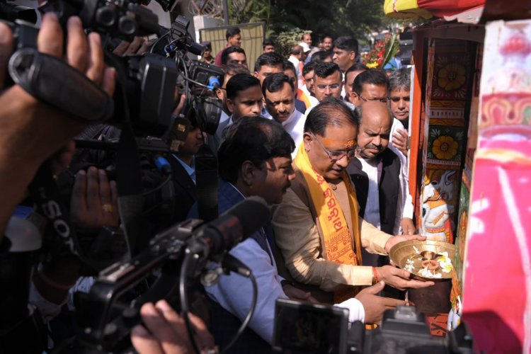 मुख्यमंत्री साय ने जन्मदिन पर की जगन्नाथ रथ के पहिए की पूजा, विधायक मिश्रा के साथ काटा केक