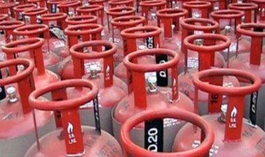 मोदी सरकार का तोहफा - एलपीजी सिलेंडर की कीमतों में 100 रुपये की कटौती