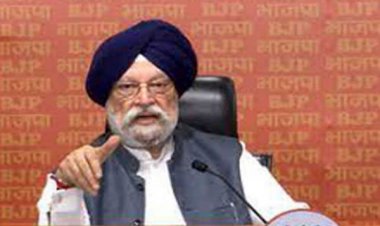 सरकार ने पेट्रोल-डीजल के दामों में दो रुपये प्रति लीटर की कटौती की