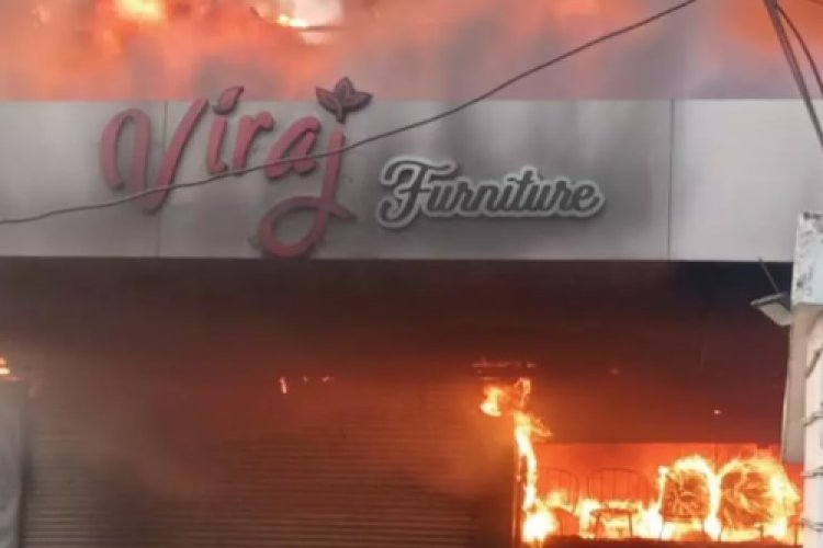 रायपुर के फर्नीचर गोदाम में भीषण आगजनी, दो घंटे कड़ी मशक्कत के बाद आग पर पाया गया काबू