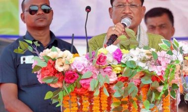 भूपेश ने गरीबों का आवास रोका, हमारी सरकार सांय-सांय बनवाएगी - विष्णु देव साय  कांग्रेसियों का दिमाग खराब हो गया है, आज कल उल्टा-पुल्टा बोल रहे हैं  चौबीस घंटे में अट्ठारह घंटे काम करने वाले प्रधानमंत्री मोदी को फिर से प्रधानमंत्री बनाएं