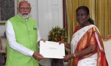 मोदी ने प्रधानमंत्री पद से दिया इस्तीफा...