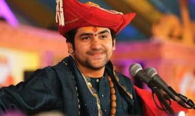 धीरेंद्र शास्त्री की चेतावनी : बागेश्वर धाम की दुकानों पर लगानी होगी नेम प्लेट