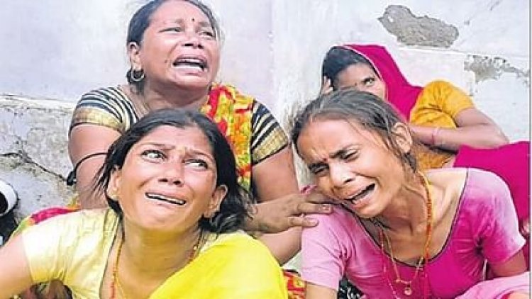 बाबा का पांव छूने की होड़ में मौत का तांडव, 7 बच्चे और 100 महिलाओं सहित 116 लोगों की मौत