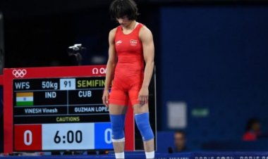 भारत को लगा बड़ा झटका, विनेश फोगाट को पेरिस ओलंपिक में अयोग्य घोषित, अब नही मिलेगा कोई मेडल