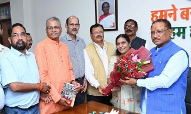 मुख्यमंत्री से पिछड़ा वर्ग कल्याण आयोग के अध्यक्ष-सदस्यों ने की मुलाकात