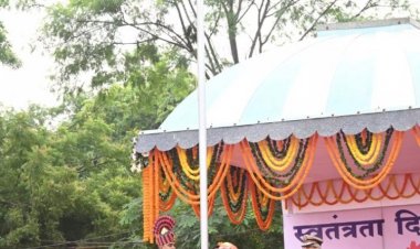 मुख्यमंत्री विष्णु देव साय ने किया ध्वजारोहण