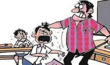 होमवर्क नहीं करने पर छात्र को पीटने वाला रेलवे स्कूल का शिक्षक निलंबित...