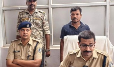 नक्सली कमांडर ने किया आत्म समर्पण