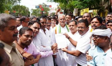 विधायक देवेंद्र यादव और सतनामी समाज के युवाओं के गिरफ्तारी के विरोध में कांग्रेसियों ने किया जमकर प्रदर्शन, जल्द रिहा नहीं किए तो उग्र आंदोलन की दी चेतावनी