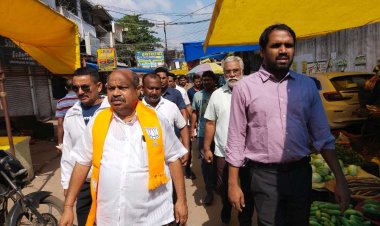 अव्यवस्थाओं के बीच संचालित हो रहे चैपाटी को विधायक ने किया विस्थापित  विधायक पुरंदर मिश्रा के निर्देश पर मजदूरों को मिला तेलीबांधा अंडर ब्रिज के नीचे नया ठिकाना