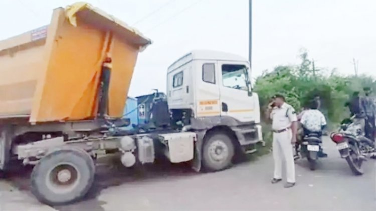 भाई को राखी बांध पति के साथ घर लौट रही महिला की सड़क हादसे में मौत, ट्रेलर के पहियों के नीचे आ गई