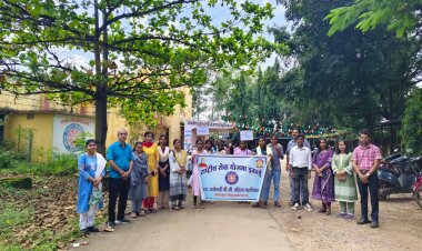 शासकीय दंतेश्वरी पी0 जी0 महिला महाविद्यालय, जगदलपुर में  छात्राओं द्वारा साक्षरता रैली‌ निकाली