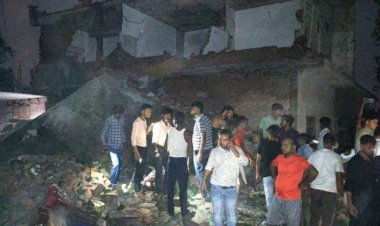घर में बने अवैध पटाखा फैक्ट्री में भीषण विस्फोट, आस पास के कई घर गिरे, 4 लोगों की मौत, 6 घायल