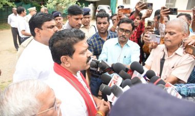 दुर्ग  उप मुख्यमंत्री श्री शर्मा ने केंद्रीय जेल का किया निरीक्षण, कैदियों के बारे में ली जानकारी