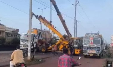 रायपुर- दुर्ग हाईवे पर पलटी ऑयल टैंकर, घंटों रहा सड़क जाम