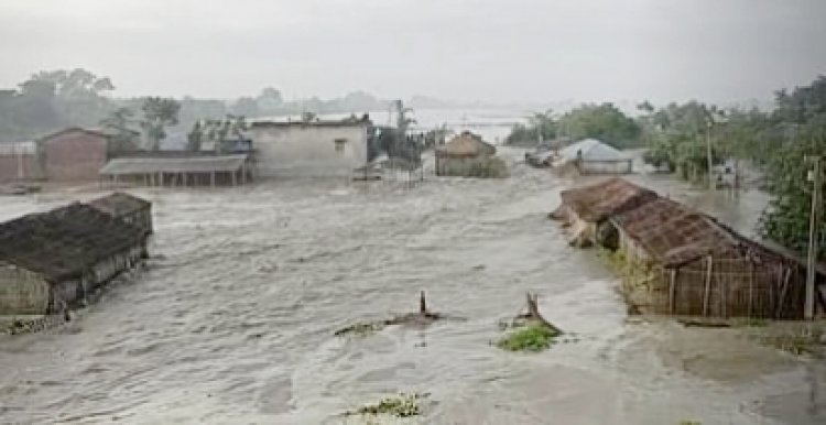 बाढ़ की चपेट में 200 गांव, सात तटबंध टूटे, डेढ़ लाख से अधिक लोग प्रभावित