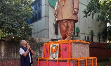 गांधी और शास्त्री जयंती पर आयोजित विभिन्न कार्यक्रमों में शामिल हुए सांसद बृजमोहन  सांसद बृजमोहन ने किया श्रमदान, जनता को दिलाई स्वच्छता की शपथ