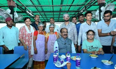 तक्षशिला लाइब्रेरी में युवाओं की सुविधा के लिए मौजूद है कैंटीन...