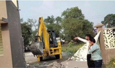 SDM की मौजूदगी में इस अवैध कॉलोनी पर चला बुलडोजर
