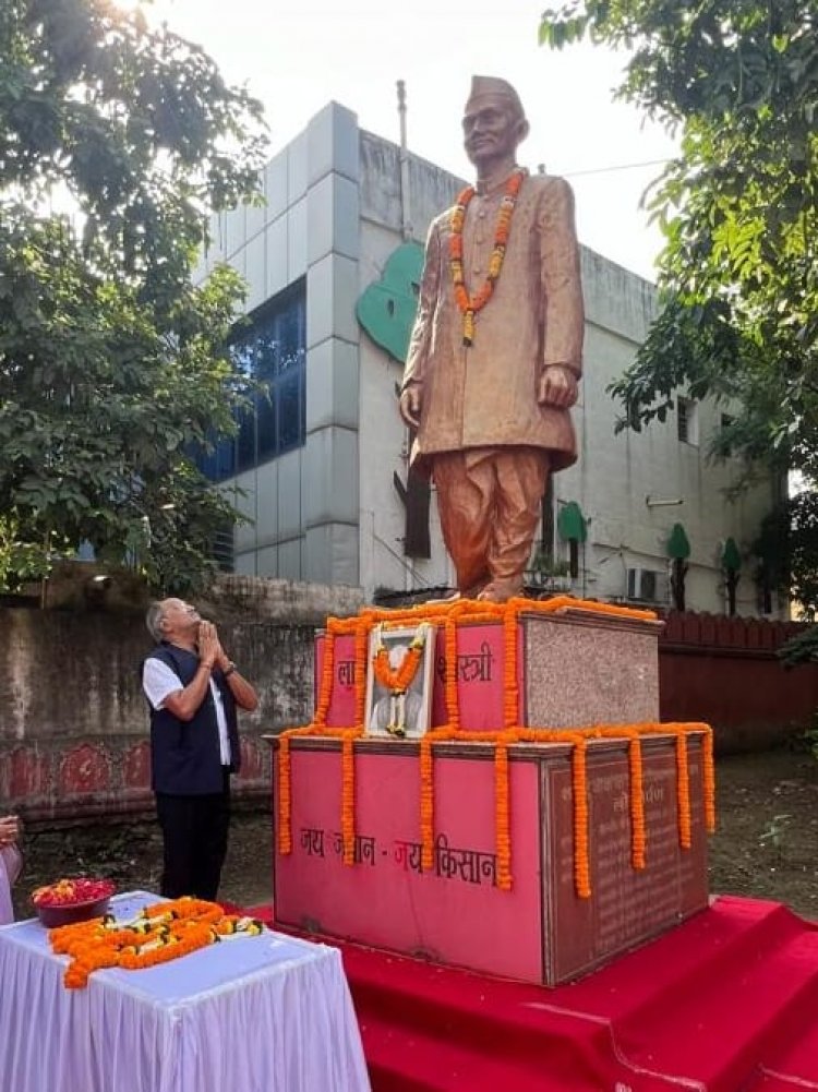 गांधी और शास्त्री जयंती पर आयोजित विभिन्न कार्यक्रमों में शामिल हुए सांसद बृजमोहन  सांसद बृजमोहन ने किया श्रमदान, जनता को दिलाई स्वच्छता की शपथ