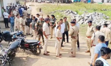 जमीन को लेकर दो समुदाय में विवाद, बड़ी संख्या में पुलिस बल गांव में तैनात