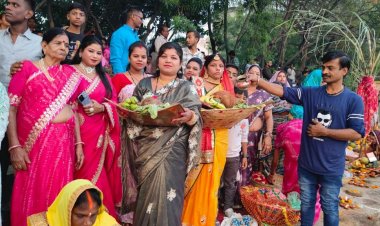 डूबते सूर्य को अर्घ्य दे कर राजधानी में मना छठ महापर्व