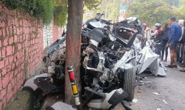 कंटेनर को टक्कर मारकर पेड़ में घुसी कार, उड़ गए परखच्चे; 6 की मौत