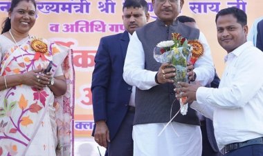 हमारी सरकार राज्य में खेलों के विकास और प्रतिभावान खिलाडियों को आगे बढ़ाने के लिए प्रतिबद्ध: मुख्यमंत्री श्री साय  मुख्यमंत्री ने कोतबा में अपेक्स बैंक खोलने की घोषणा की