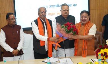 सांसद बृजमोहन ने सुनील सोनी को दी बधाई बोले "जनता के दिलों में विश्वास और विकास की ज्योति जलाएं"