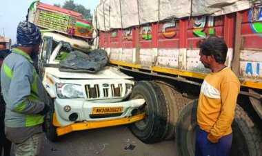 भिलाई  भिलाई के इस फ्लाईओवर में सुबह-सुबह हादसा, ट्रक के पीछे जा घुसी नागपुर से आ रही पिकअप