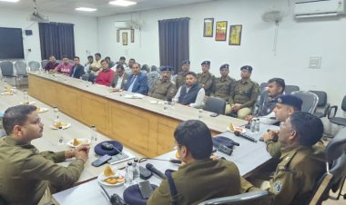 न्यू ईयर के पहले होटल और कैफे संचालन की पुलिस ने ली बैठक, सेलिब्रिटी बुलाने पर लेनी होगी अनुमति