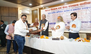 सांसद बृजमोहन ने अभियंताओं को किया सम्मानित  राज्य के निर्माण और उसकी प्रगति में अभियंताओं की भूमिका अहम: बृजमोहन