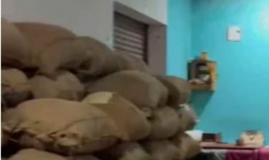 इस BJP सरपंच के घर छापा, 372 कट्टा धान जब्त