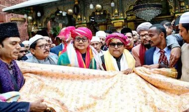 किरेन रिजिजू ने अजमेर शरीफ में चढ़ाई प्रधानमंत्री मोदी की चादर, ऐप भी लॉन्च किया