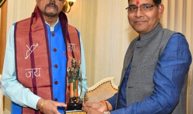 राज्यपाल श्री डेका से खेल मंत्री श्री वर्मा ने सौजन्य भेंट की